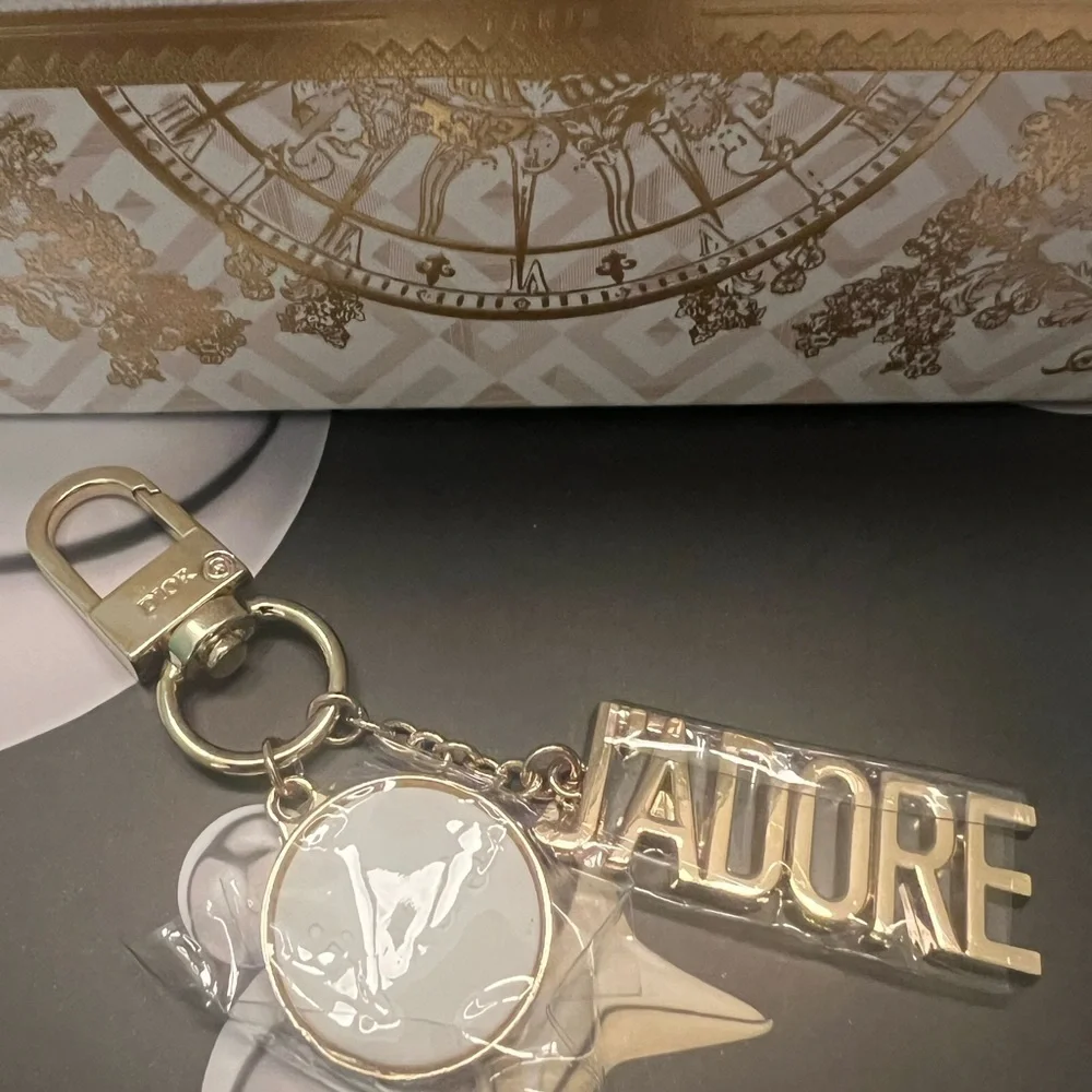 NIB DIOR Holiday 2024 Exclusive Gold Cosmetic Bag and j’adore bag charm bundle - Picture 5 of 7